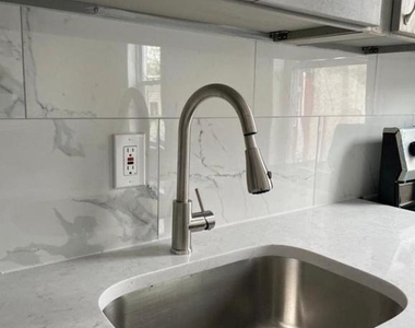 2731 N Darien Street - Photo Thumbnail 4