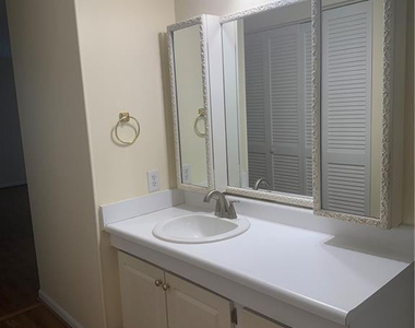 1100 Clarendon Street - Photo Thumbnail 19