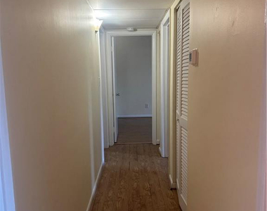 1100 Clarendon Street - Photo Thumbnail 14