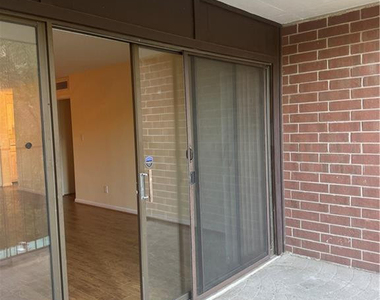 1100 Clarendon Street - Photo Thumbnail 24