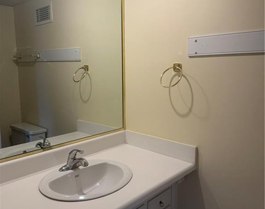 1100 Clarendon Street - Photo Thumbnail 15