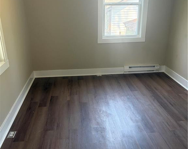 523 Oakwood Avenue - Photo Thumbnail 3