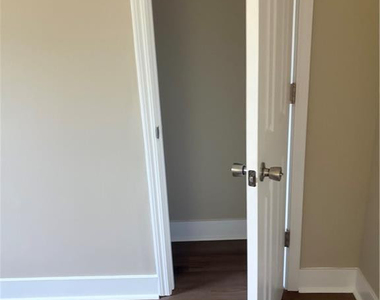 523 Oakwood Avenue - Photo Thumbnail 4