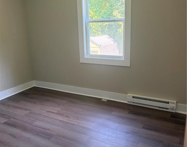523 Oakwood Avenue - Photo Thumbnail 9