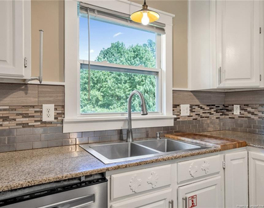 604 Roundtree Drive - Photo Thumbnail 8