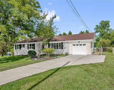 604 Roundtree Drive - Photo Thumbnail 1
