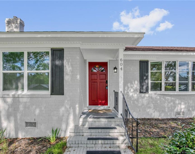 604 Roundtree Drive - Photo Thumbnail 2