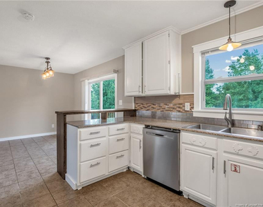 604 Roundtree Drive - Photo Thumbnail 9
