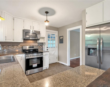 604 Roundtree Drive - Photo Thumbnail 10