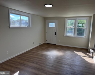 323 Spruce Street - Photo Thumbnail 19