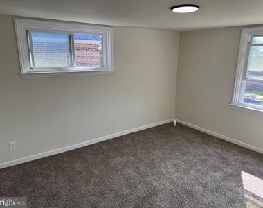 323 Spruce Street - Photo Thumbnail 12