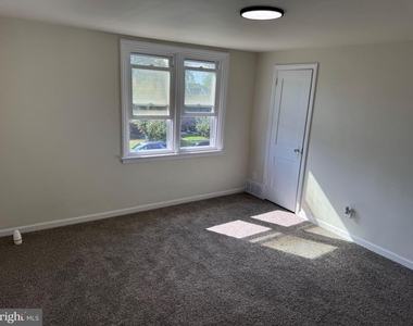 323 Spruce Street - Photo Thumbnail 10