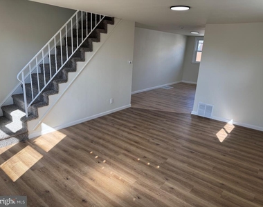 323 Spruce Street - Photo Thumbnail 14