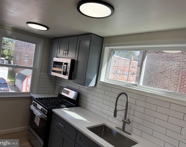 323 Spruce Street - Photo Thumbnail 4