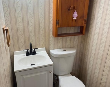 323 Spruce Street - Photo Thumbnail 18