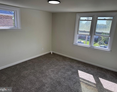 323 Spruce Street - Photo Thumbnail 9