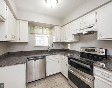 328 Carlyn Court - Photo Thumbnail 2