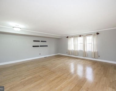 328 Carlyn Court - Photo Thumbnail 9