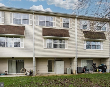 328 Carlyn Court - Photo Thumbnail 23