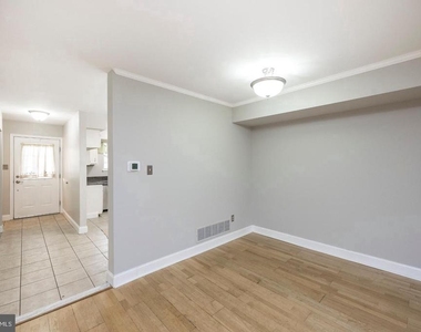 328 Carlyn Court - Photo Thumbnail 10