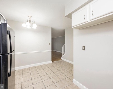 328 Carlyn Court - Photo Thumbnail 3