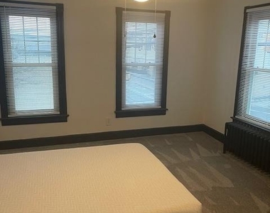 300 W Middle Street - Photo Thumbnail 11