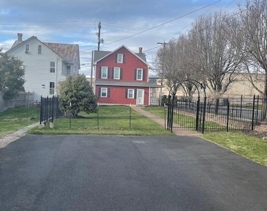 300 W Middle Street - Photo Thumbnail 16
