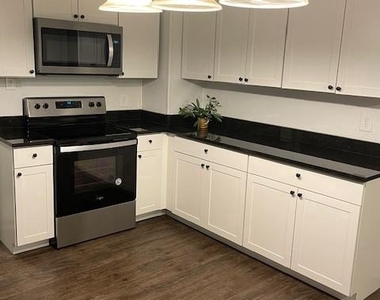 300 W Middle Street - Photo Thumbnail 2