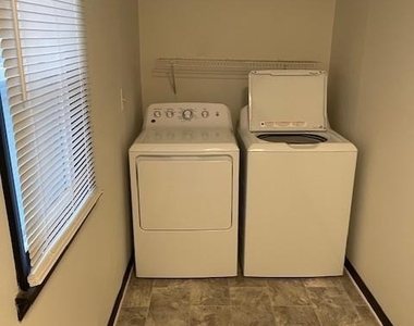 300 W Middle Street - Photo Thumbnail 13
