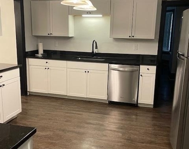 300 W Middle Street - Photo Thumbnail 1
