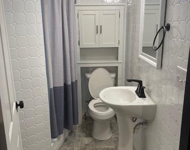 300 W Middle Street - Photo Thumbnail 12
