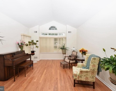 133 Belvedere Drive N - Photo Thumbnail 2