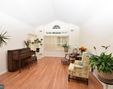 133 Belvedere Drive N - Photo Thumbnail 3