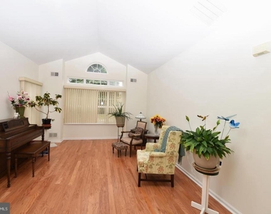 133 Belvedere Drive N - Photo Thumbnail 4