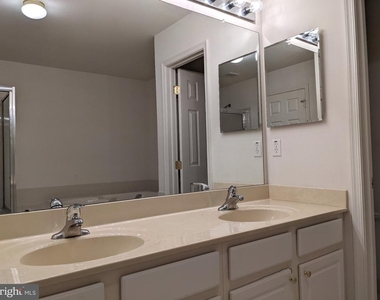 252 Brinley Drive - Photo Thumbnail 15