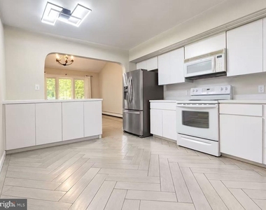 301 Browning Lane - Photo Thumbnail 5