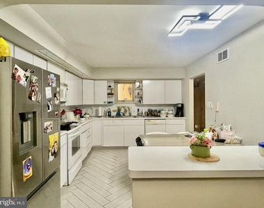 301 Browning Lane - Photo Thumbnail 4