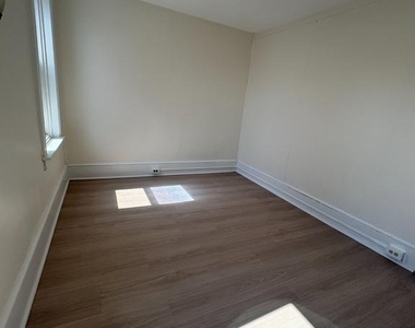 705 Powell Street - Photo Thumbnail 11