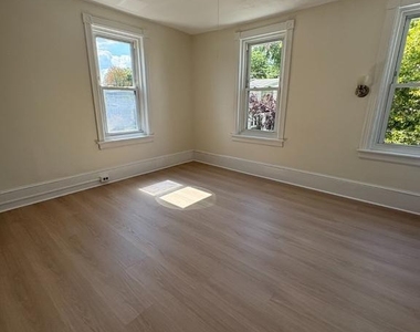 705 Powell Street - Photo Thumbnail 10