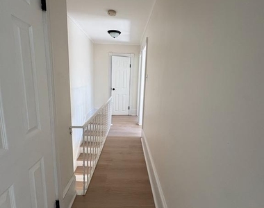 705 Powell Street - Photo Thumbnail 7