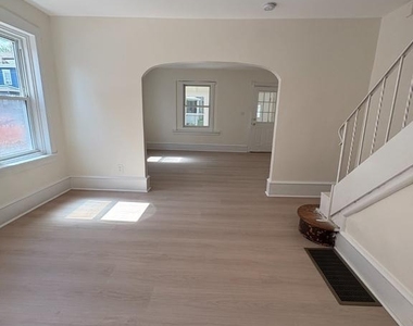 705 Powell Street - Photo Thumbnail 5