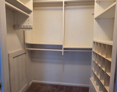 2601 Gramercy Way - Photo Thumbnail 13