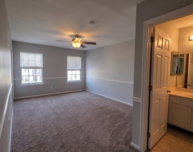 2601 Gramercy Way - Photo Thumbnail 11