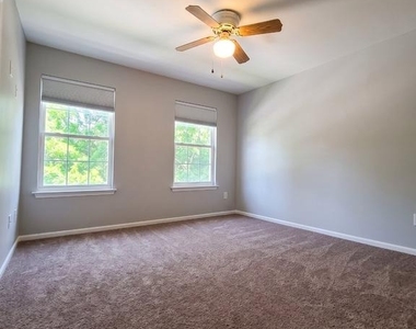 2601 Gramercy Way - Photo Thumbnail 15