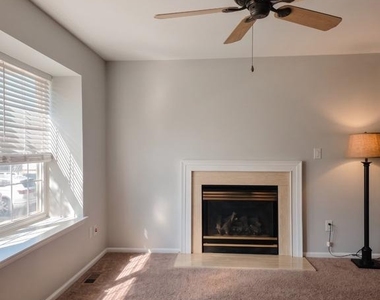 2601 Gramercy Way - Photo Thumbnail 6
