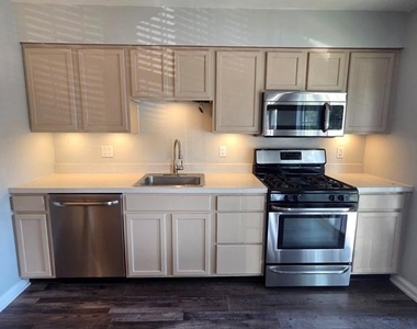 2601 Gramercy Way - Photo Thumbnail 4