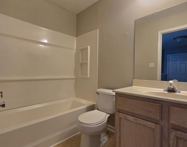 2601 Gramercy Way - Photo Thumbnail 18