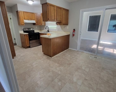 7 Maymont Lane - Photo Thumbnail 2