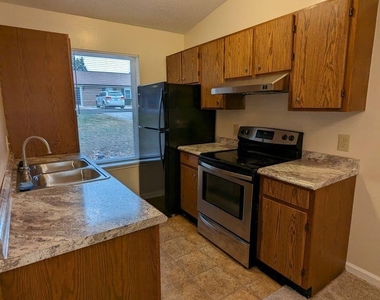 2616 Stewart Drive - Photo Thumbnail 9