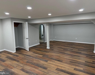 6111 Richmanor Terrace - Photo Thumbnail 5